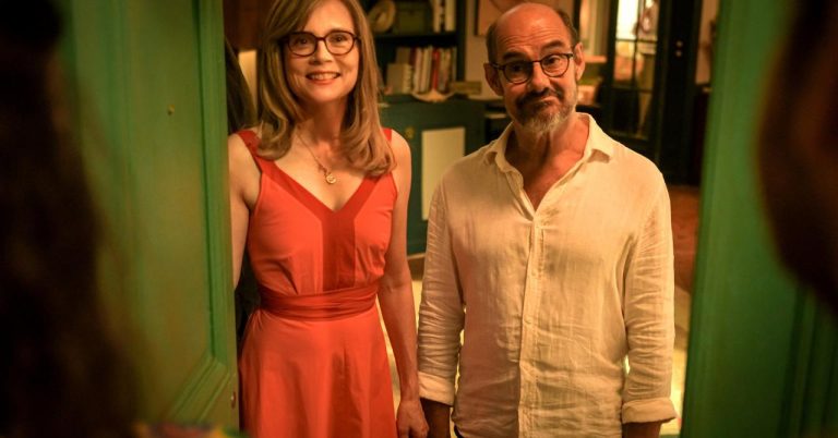 Bernard Campan and Isabelle Carré open the door to neighbors in And more if affinities